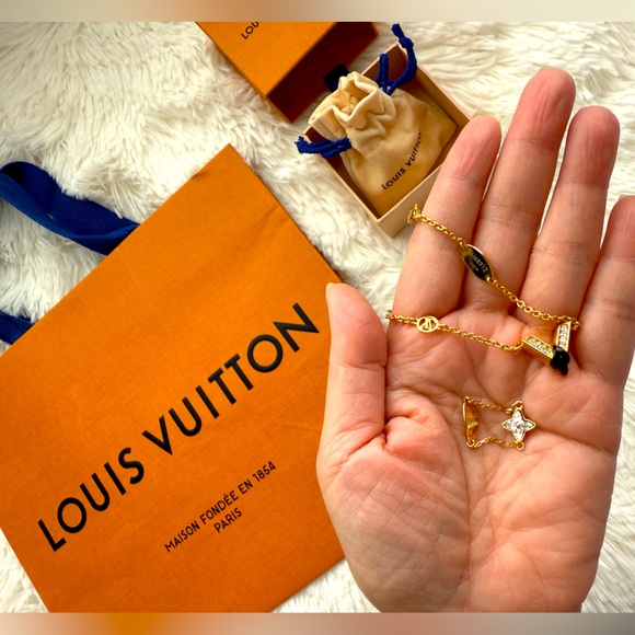 LOUIS VUITTON Essential V Bracelet & Gold Metal Ring. Size S, NEW - Picture 1 of 9